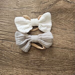 *Free Baby Nylon Hair Bow Set - White and Gray